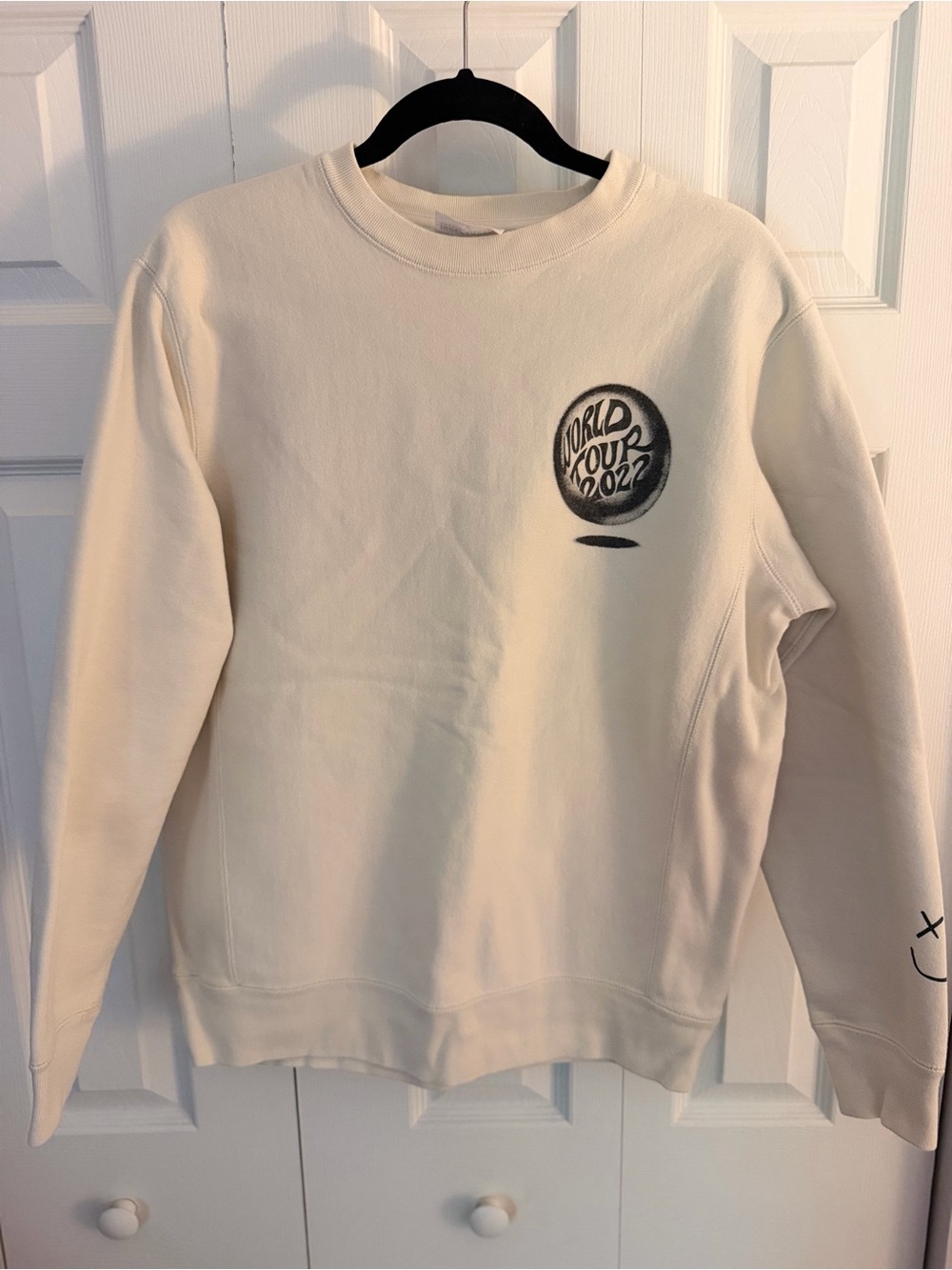 Official Louis Tomlinson World Tour 2022 Cream Crewneck Sweatshirt - MEDIUM